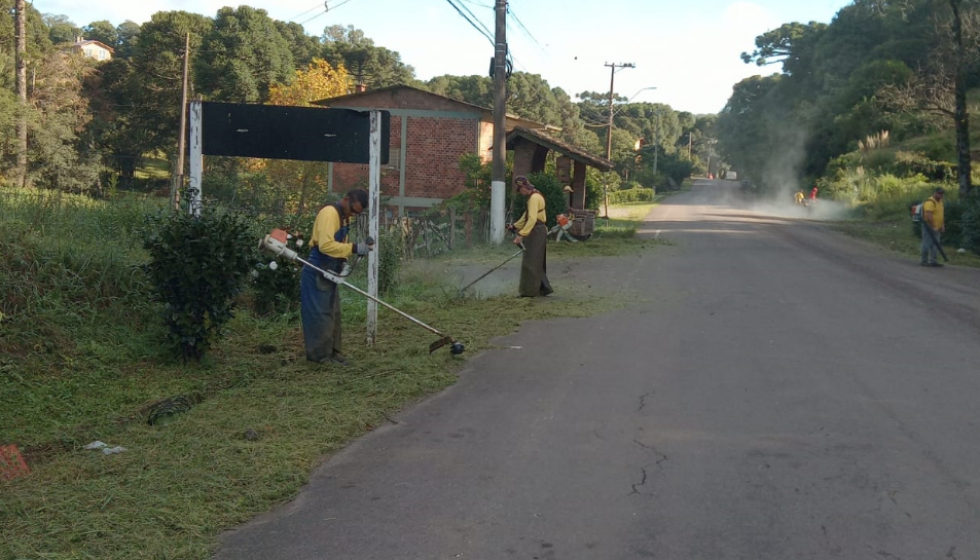 Serviço de roçadas seguem por Carlos Barbosa, afirma prefeitura