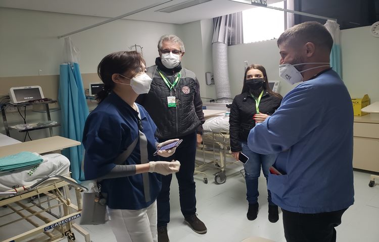 Tacchini recebe equipe médica da delegação japonesa durante Surdolimpíadas