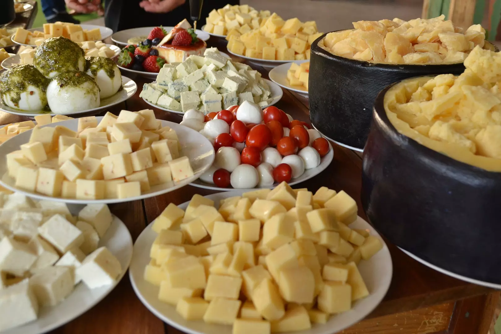 No Festiqueijo, público pode ter a experiência de provar 46 tipos de queijos