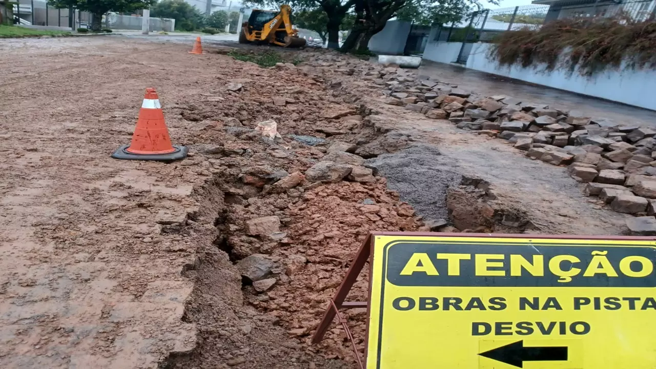 Obras de manutenção estão sendo feitas nas ruas de Carlos Barbosa