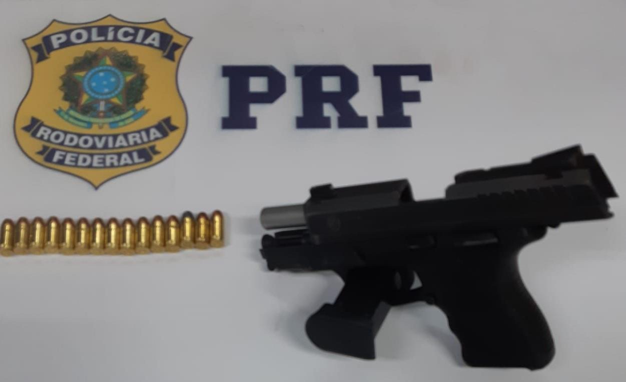 PRF apreende pistola calibre 380 e munições na BR 101 em Tubarão