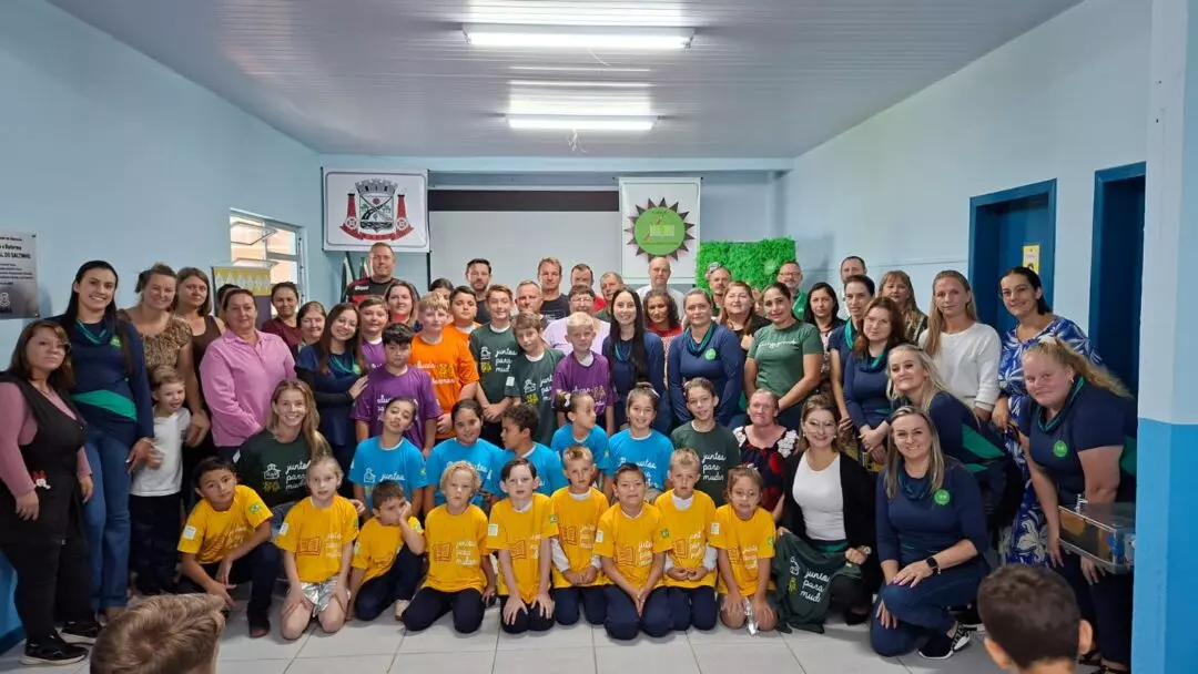 Programa ARISE leva aulas de dança no contraturno para alunos da Escola Avencal do Saltinho em Mafra
