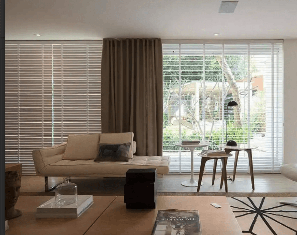 Valorize o ambiente com cortinas e persianas