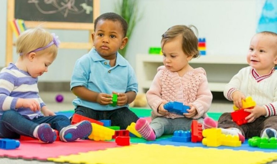 Períodos sensíveis – Montessori e as fases de desenvolvimento infantil Períodos sensíveis – Montessori e as fases de desenvolvimento infantil