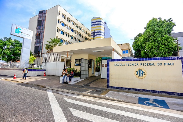 IFPI abre concursos com 129 vagas para professores e técnicos-administrativos