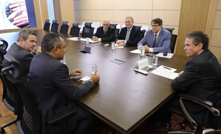 Brasil busca reduzir dependência de fertilizantes com meta de até 50% de produção nacional