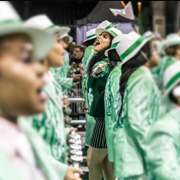 Vicky Cerqueira, diretora de bateria da Ritmo Puro da Morada do Samba, fala sobre vida, carnaval e racismo