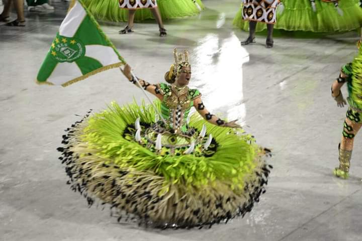 Patricia Cunha não é mais porta bandeira da Cubango