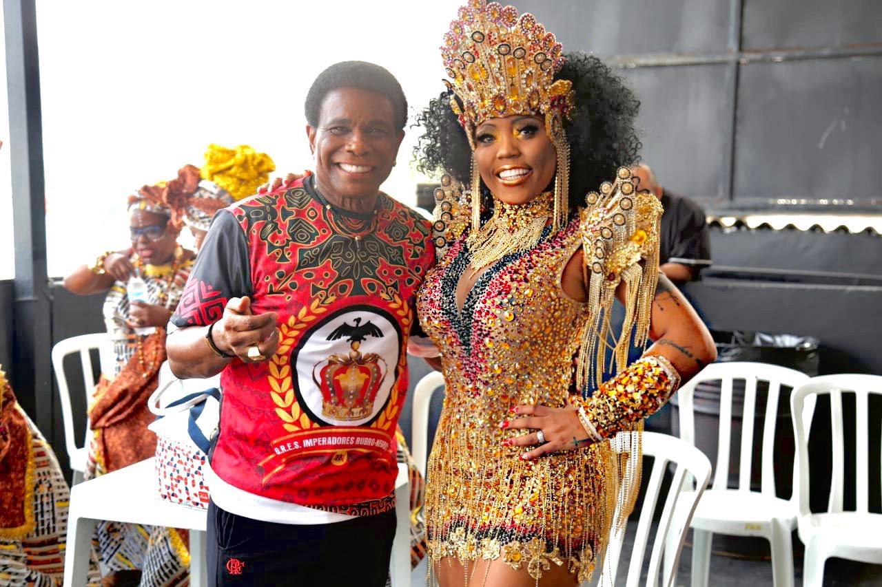 COM PRESENÇA DE NEGUINHO, NAIRINE MARQUES É COROADA RAINHA DE BATERIA DO IMPERADORES RUBRO NEGROS PARA O PRÓXIMO CARNAVAL