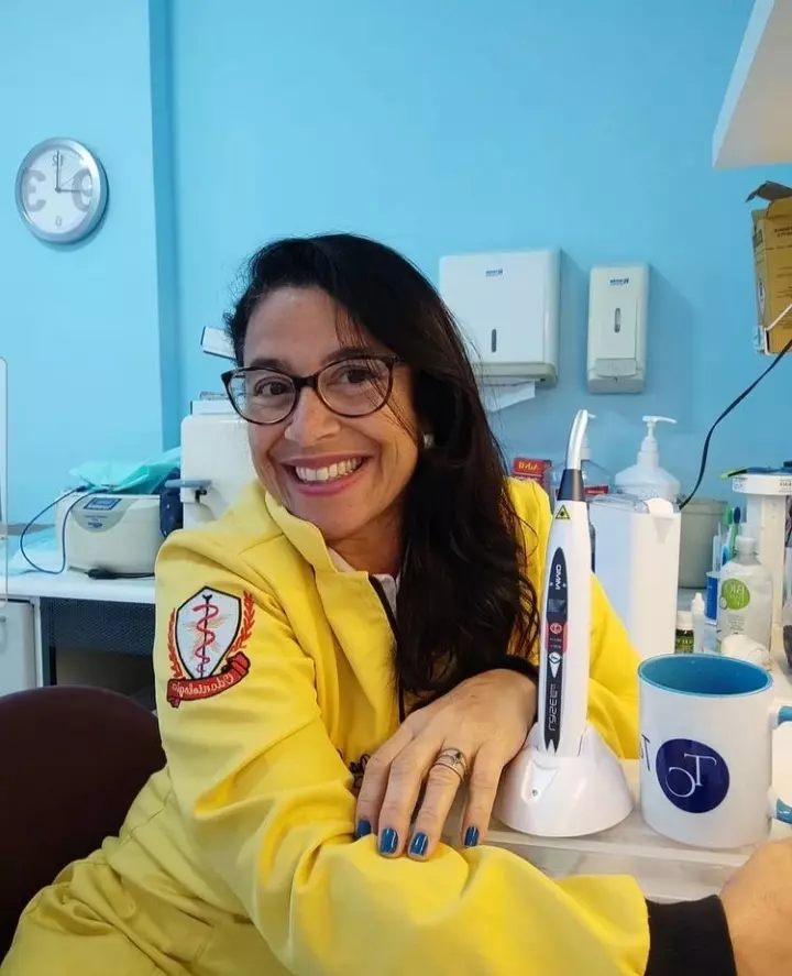 O laser aqui no consultório fica na bancada!