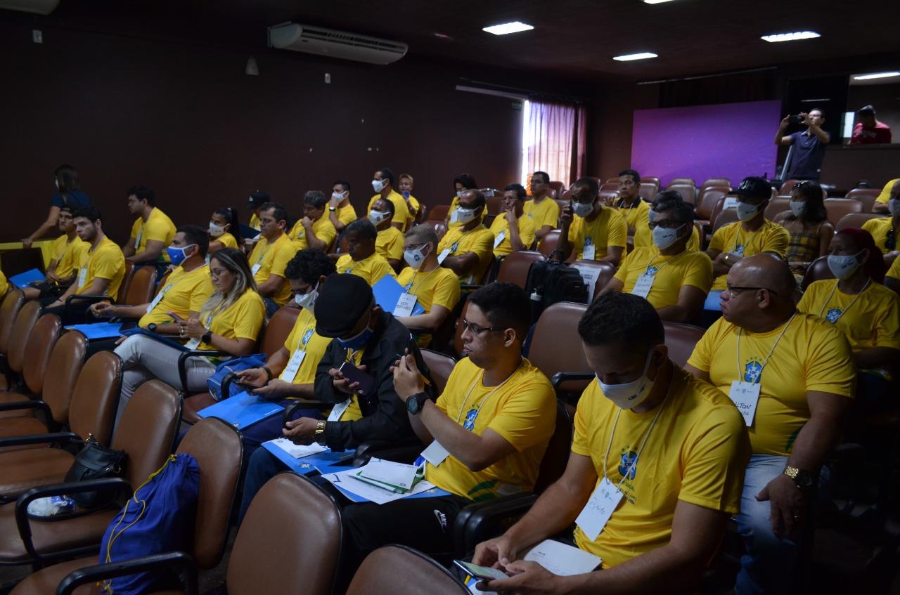 Professores do Projeto Gol do Brasil passam por capacitação com palestrantes da CBF