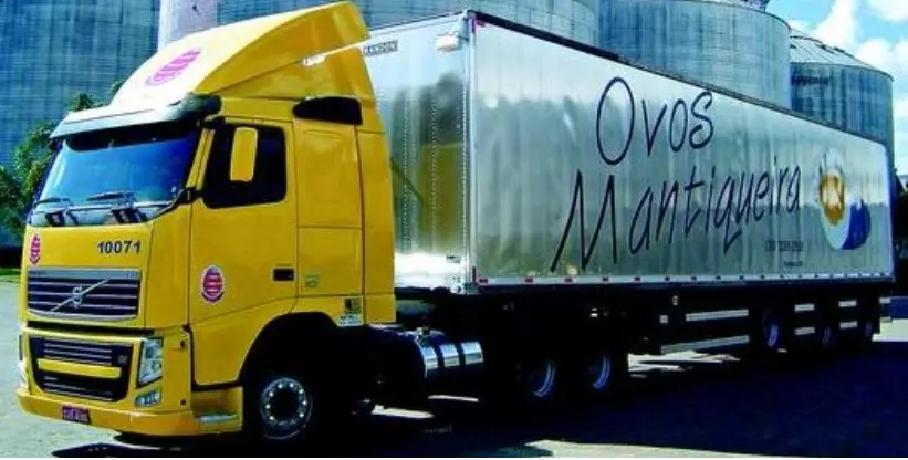 A foto mostra uma carreta do Grupo Mantiqueira