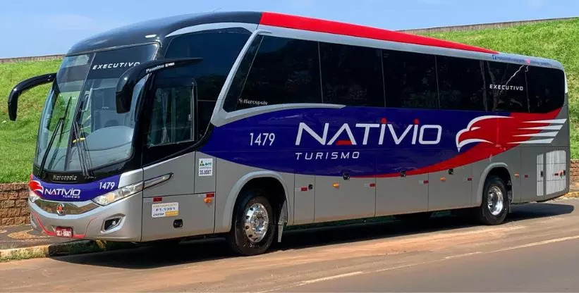 A foto mostra um Ônibus da Nativio Turismo