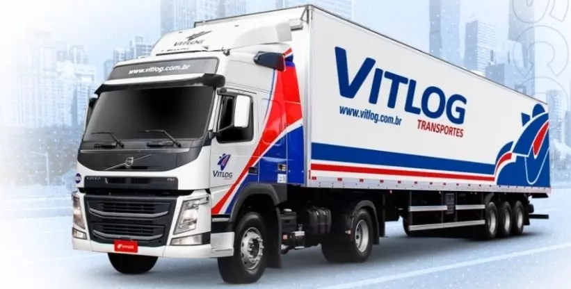 A foto mostra um caminhão da Vitlog