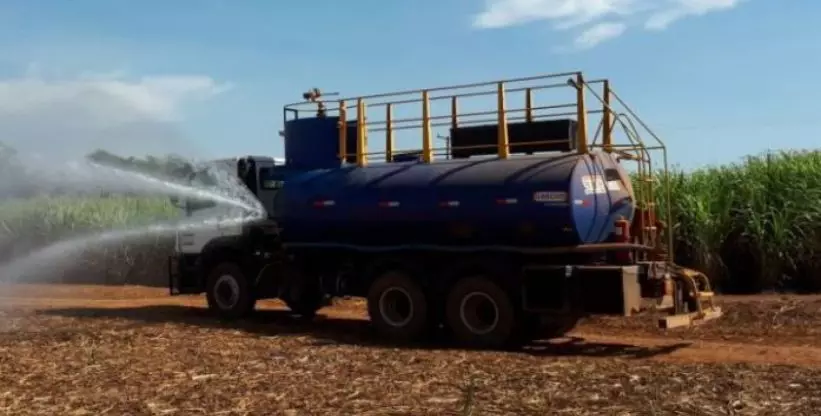 A foto mostra um caminhão da BP Bunge Bioenergia 