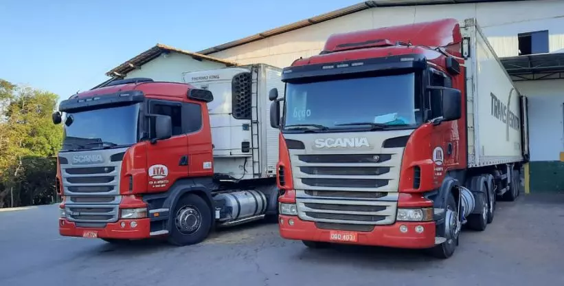 A foto mostra caminhões da empresa Ita Alimentos
