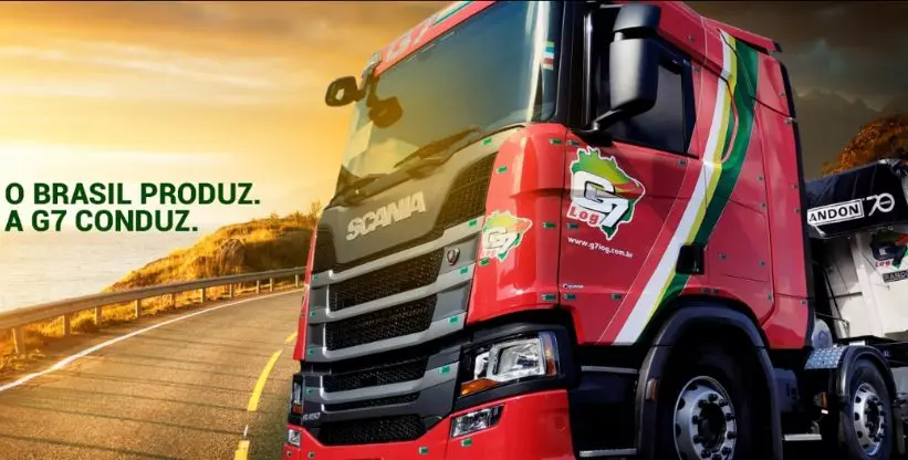 A foto mostra uma carreta da transportadora G7 Log