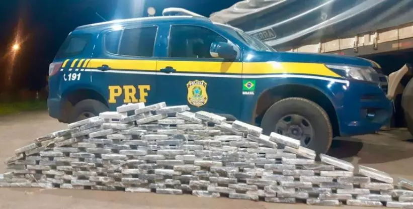 PRF apreende carreta com mais de 150 quilos de cocaína no tanque de combustível