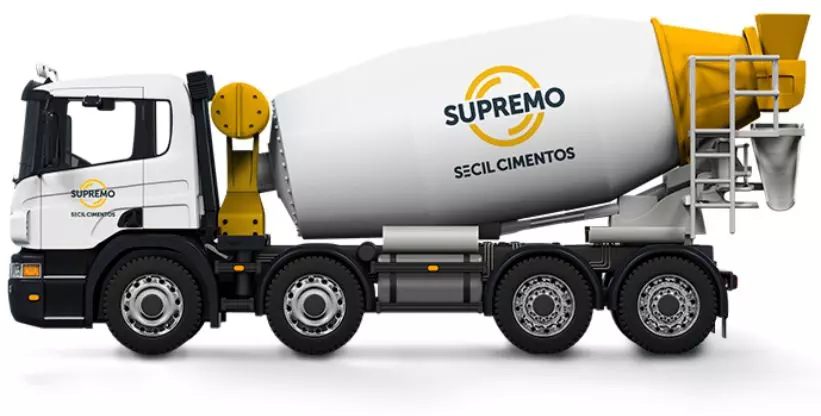 A foto mostra um caminhão betoneira da Supremo Secil Cimentos