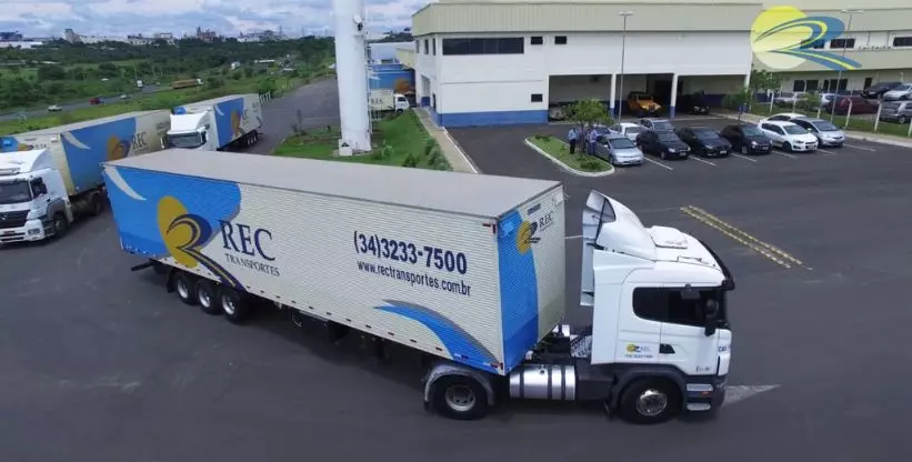 A foto mostra carretas da REC Transportes