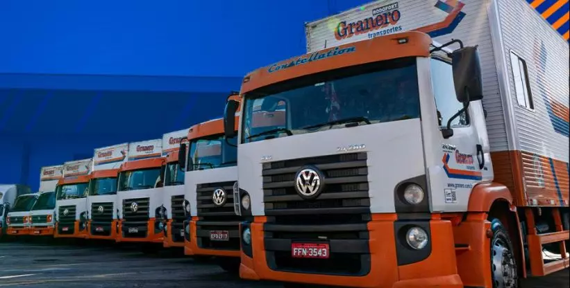 A foto mostra a frota da Granero Transportes