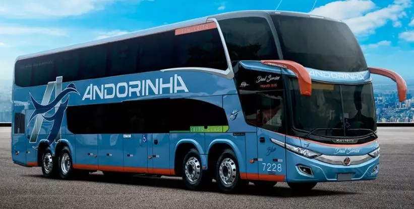 A foto mostra um ônibus da Empresa Andorinha