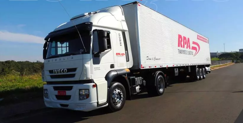 A foto mostra uma carreta da RPA Transportes
