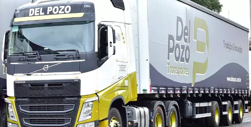 A foto mostra uma carreta da Del Pozo