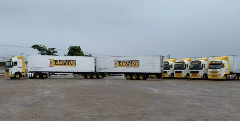 A foto mostra carretas da AGT-LOG