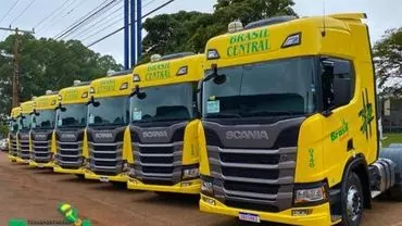 A foto mostra a frota da Transportadora Brasil Central