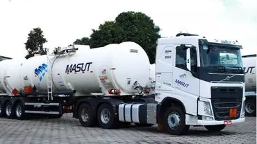 A foto mostra uma carreta do Grupo Masut