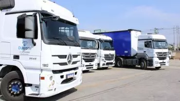 A foto mostra a frota de caminhões da Diavanti Logística