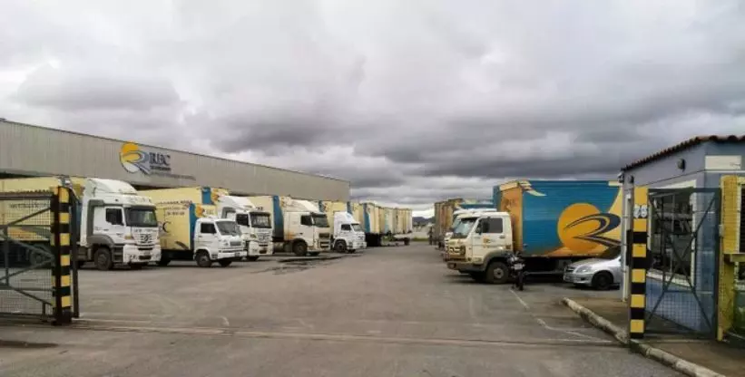 REC Transportes anuncia vagas para motoristas de caminhão truck