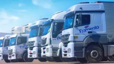 A foto mostra um caminhões da Framento Transportes