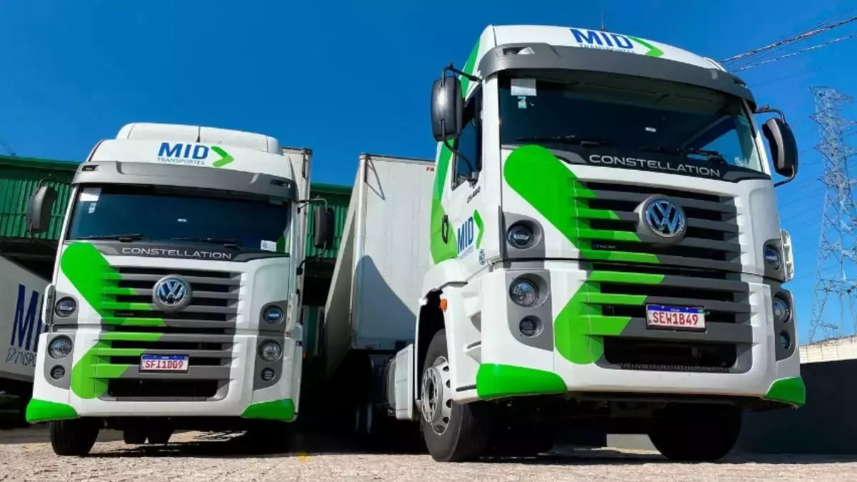 Caminhões da frota da empresa MID Transportes