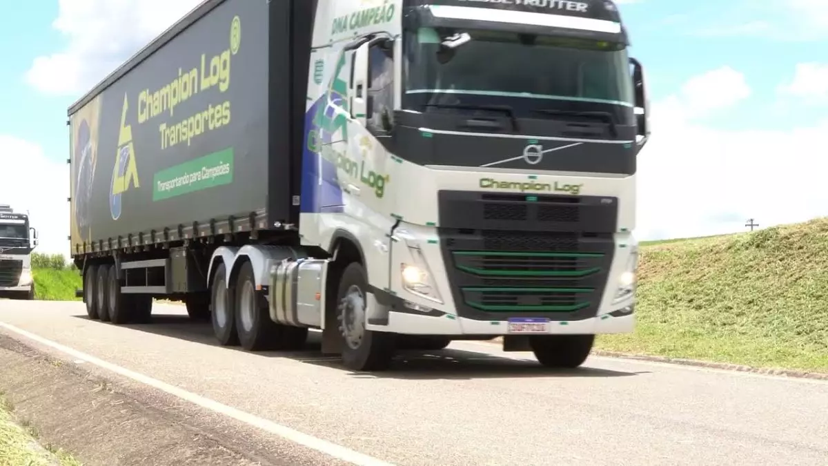 Caminhão da frota da empresa Champion Log           