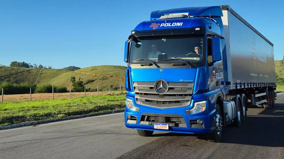 Transportes Poloni abre vagas para motorista de carreta e rodotrem