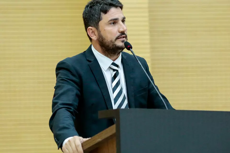 DER realiza manutenção da Rodovia 010 a pedido do deputado estadual Jean Mendonça