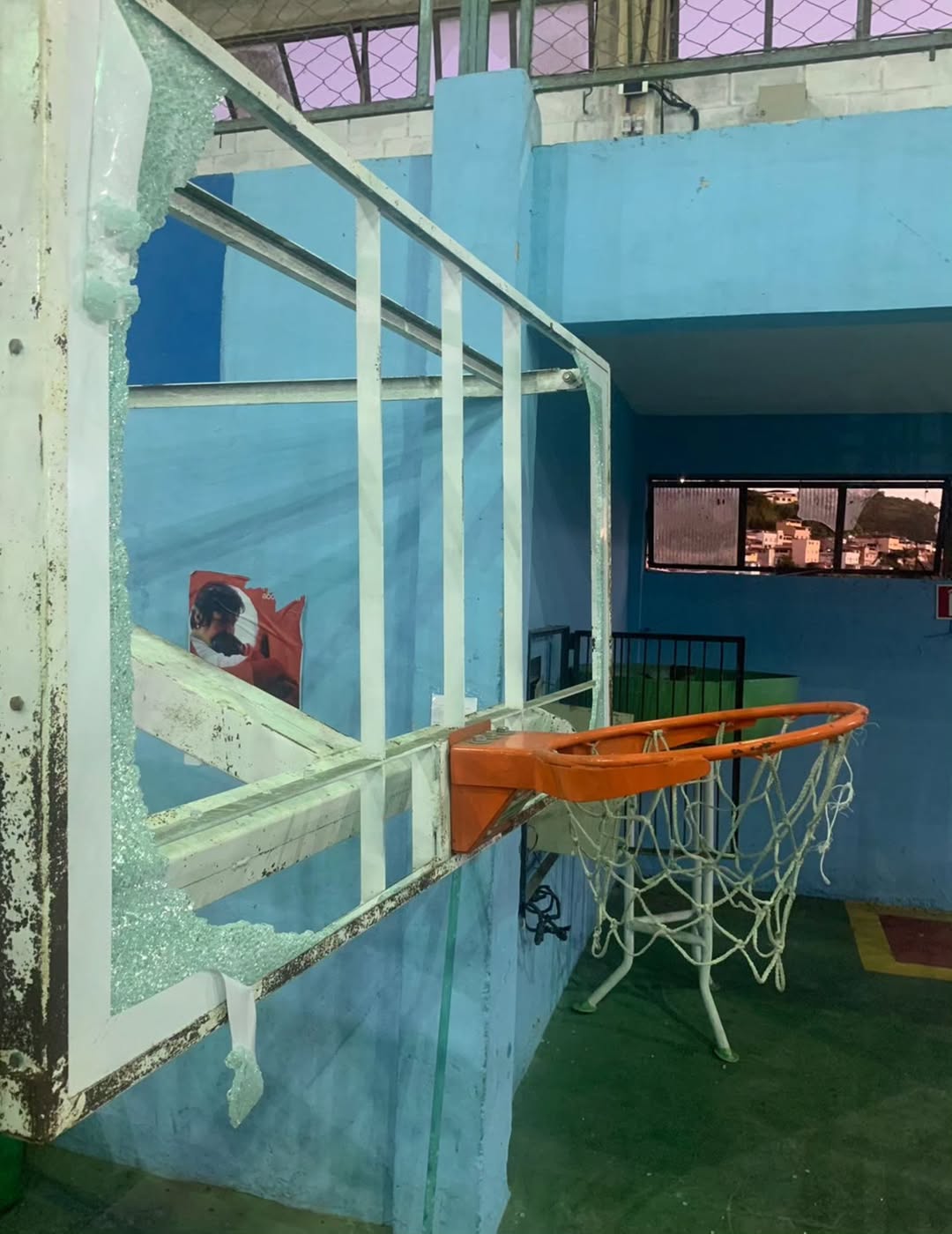 Após tabela ser encontrada danificada, equipe de basquete de Santos Dumont relata impacto negativo na temporada
