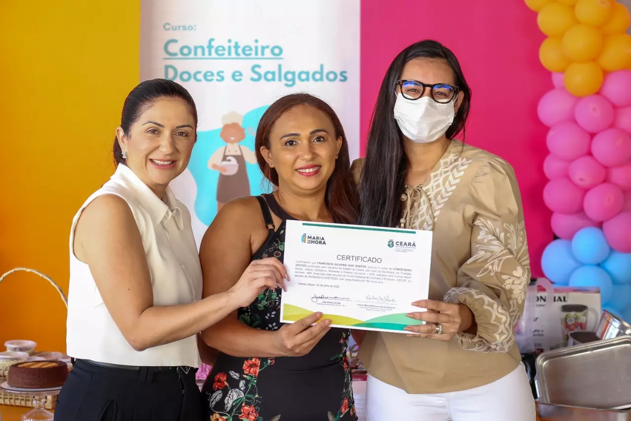Em Várzea Alegre, entrega de certificado e kit de inclusão marcam encerramento de curso de confeiteiro