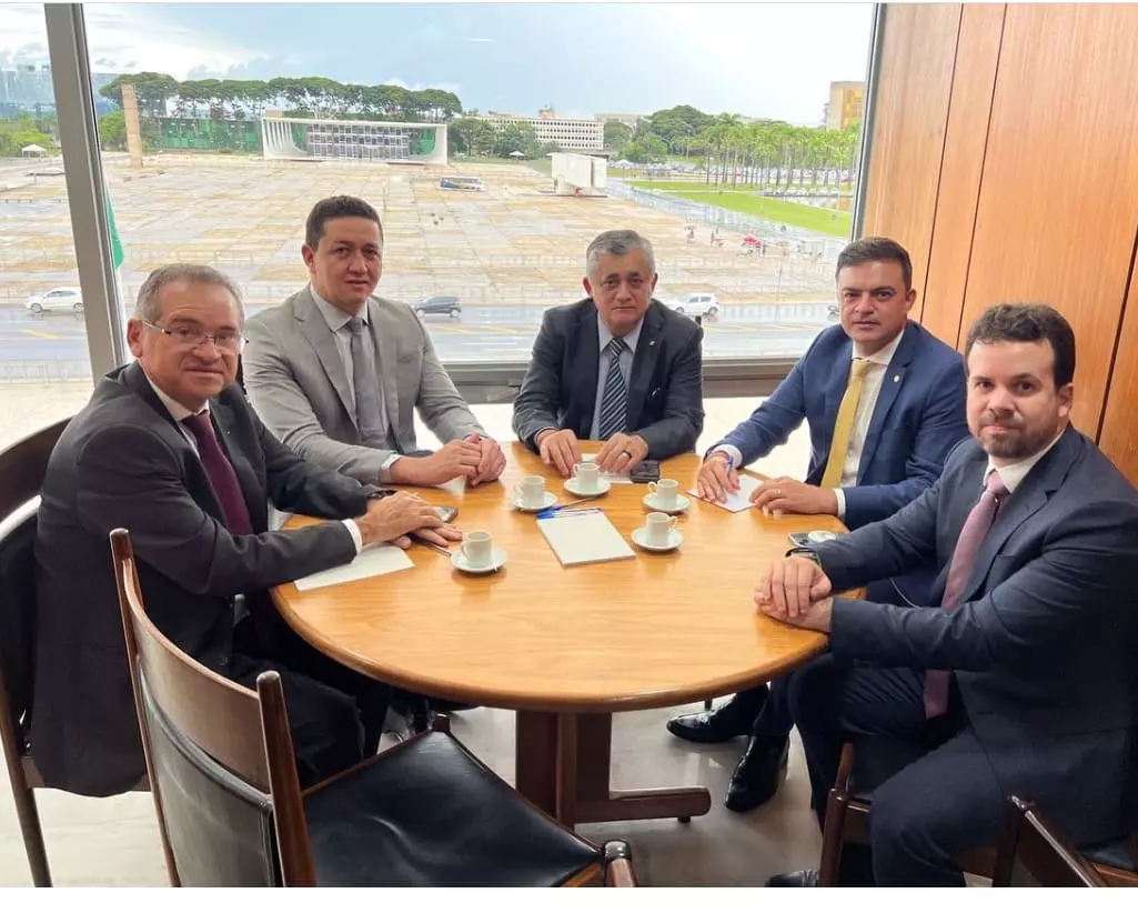Deputado José Guimarães articula reunião em Brasília e convida prefeitos do Crajubar