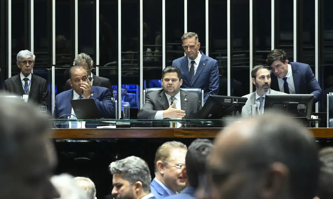 Senado aprova redução da pena de condenados do 8 de janeiro