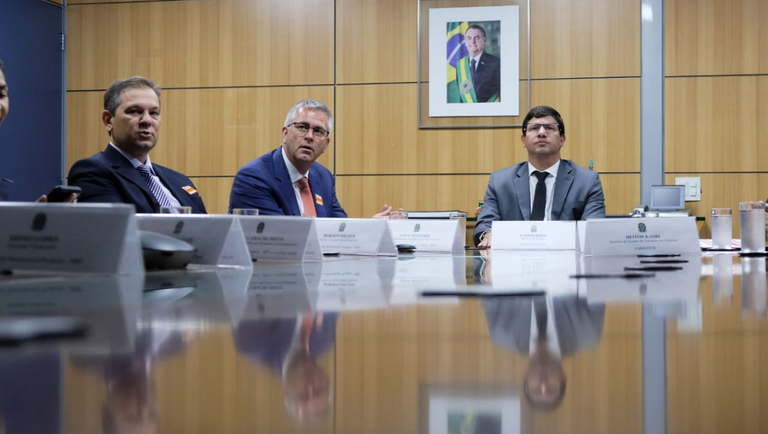 Reunião discute desenvolvimento do turismo náutico e de off-road no Brasil