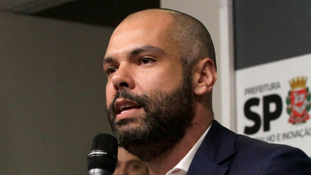 Bruno Covas fecha com 5 partidos e contrata marqueteiro para disputar reeleição