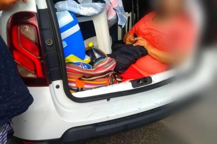 Policía fraga motorista argentino levando a sogra no porta-malas em Florianópolis.