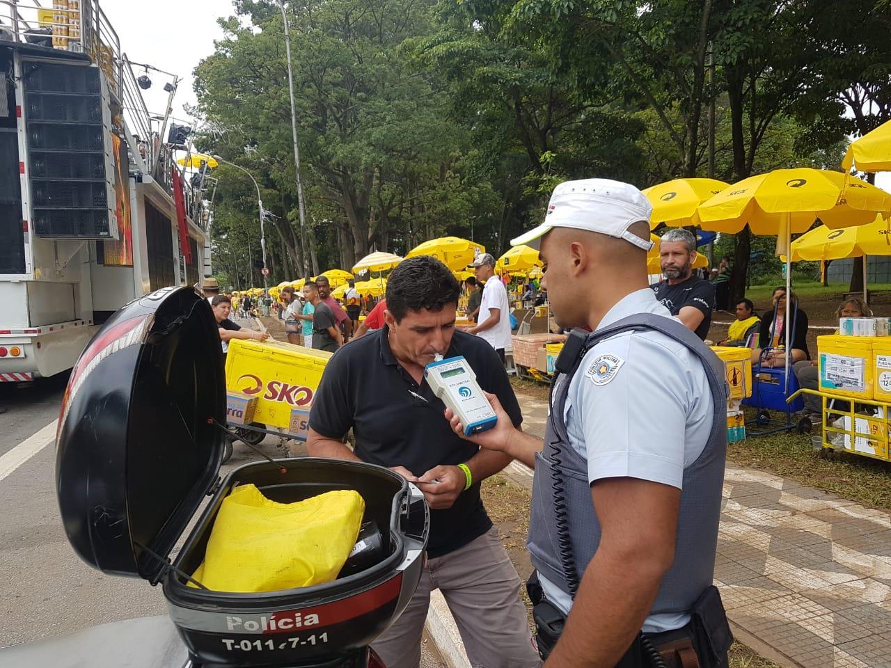 Polícia prende 333 pessoas no sábado de carnaval
