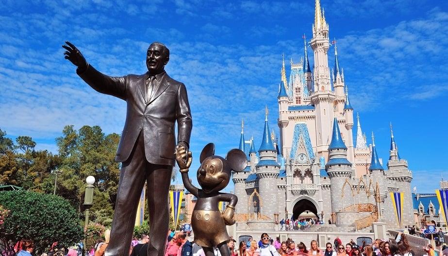 Disney decide fechar os parques da Flórida e de Paris temporariamente