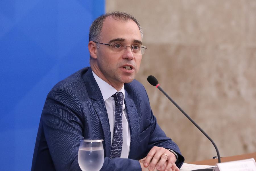 Evangélico assume o lugar de Moro e é o novo ministro da Justiça; conheça André Mendonça