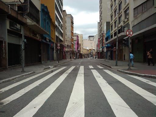 Comércio de rua deverá abrir amanhã na cidade de SP e shoppings abrem quinta-feira