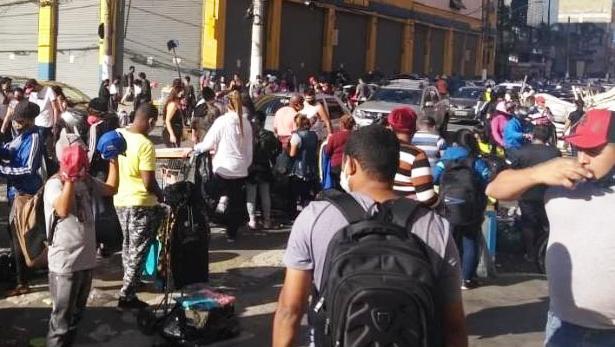Shoppings populares em São Paulo reabrem suas portas